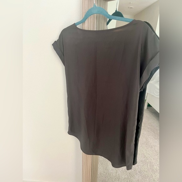 Express Crisscross Detail Blouse - Picture 2 of 4